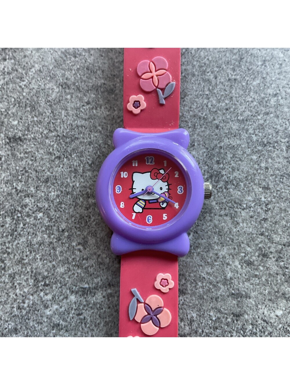 Vintage Sanrio Hello Kitty Womens Watch 26mm Purple Resin Case Pink Band B-Y